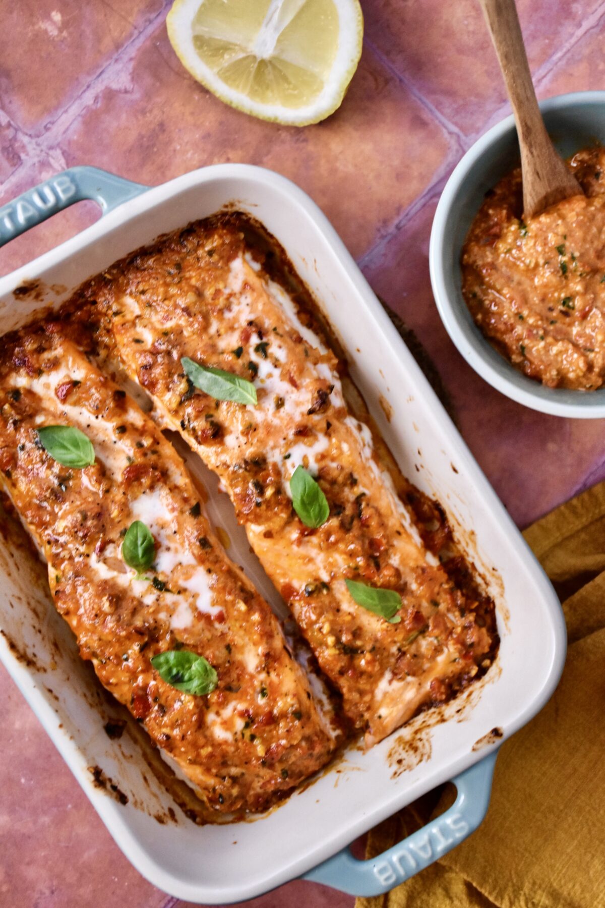 Baked salmon with roasted red pepper pesto