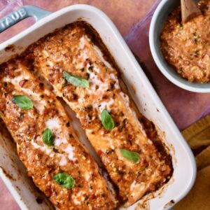 Baked salmon with roasted red pepper pesto