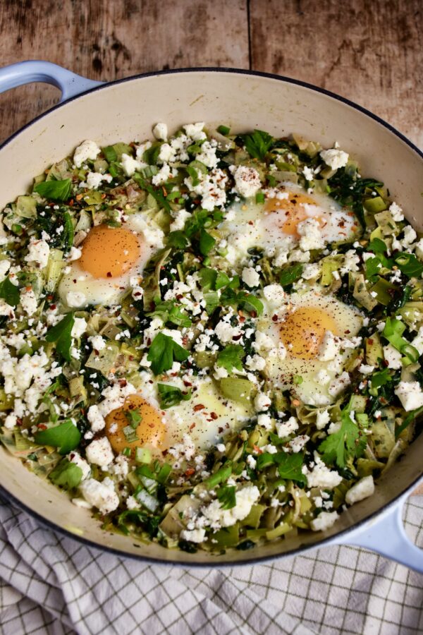 shakshuka vert with spinach and leeks